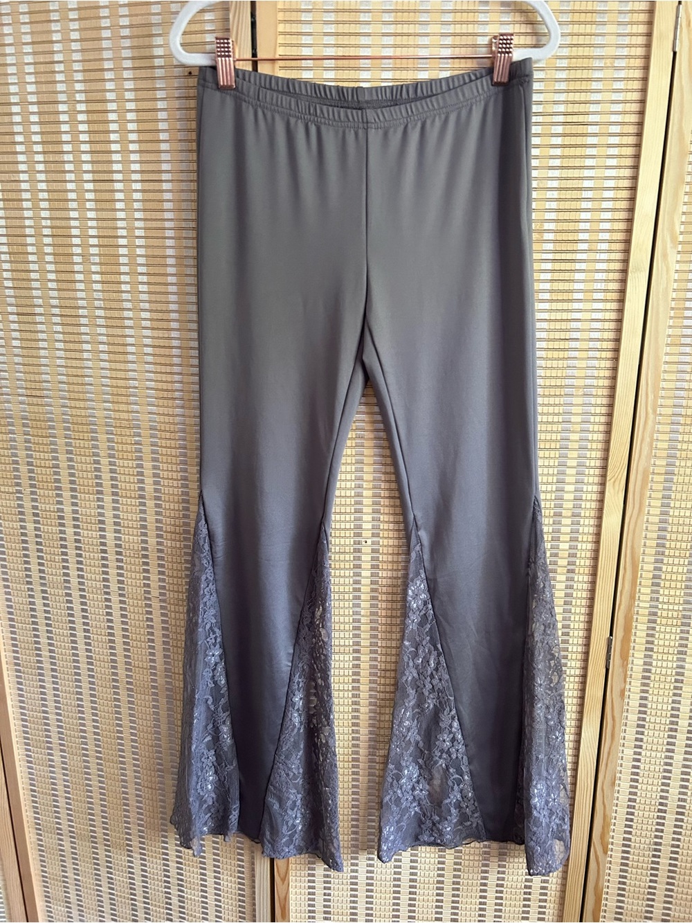 NWOT Size M Lace Inset Flare Leg Pants - Gray